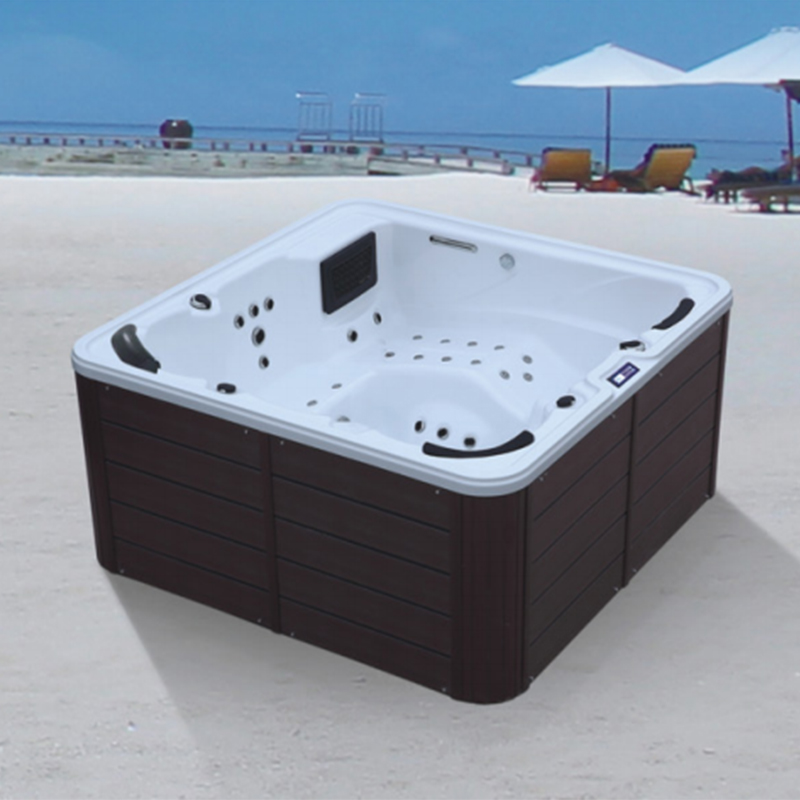 Outdoor bathtub